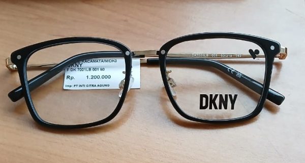 DKNY Collection #18